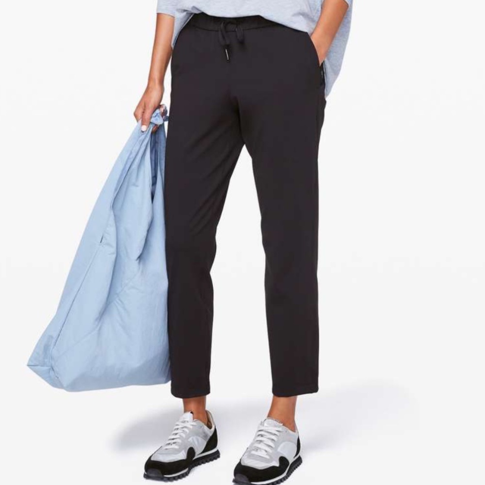 Lululemon “On the Fly” Pant 7/8th length SIZE 6